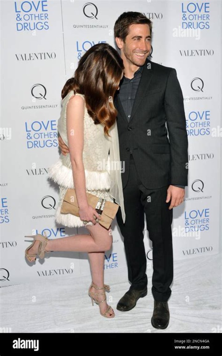 Adam Shulman's Wife: Anne Hathaway | Love And Marriage