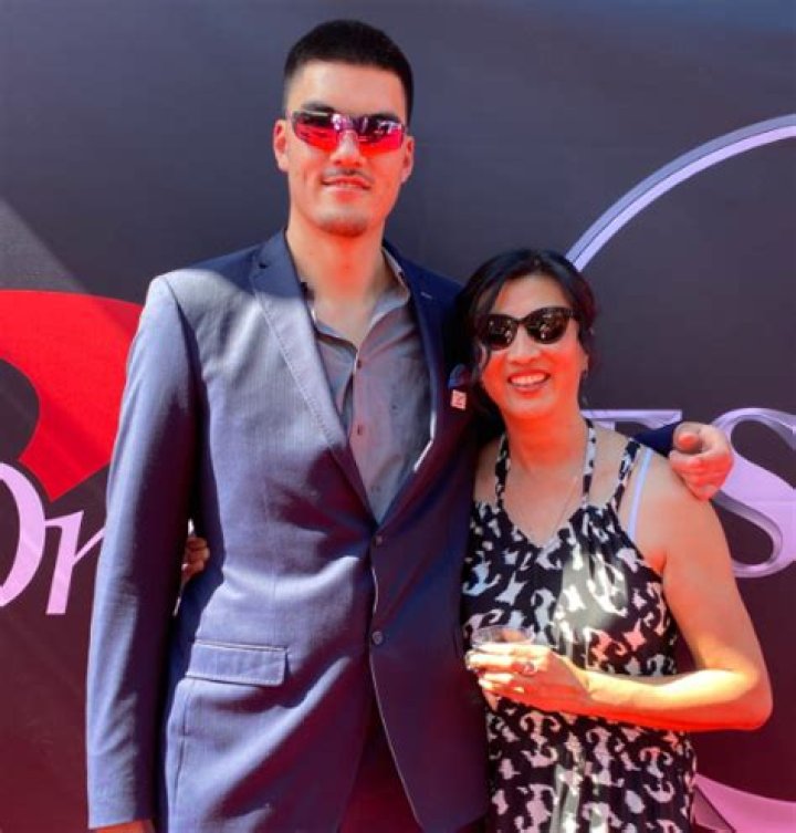 Discover The Height Difference Between Zach Edey And His Mother