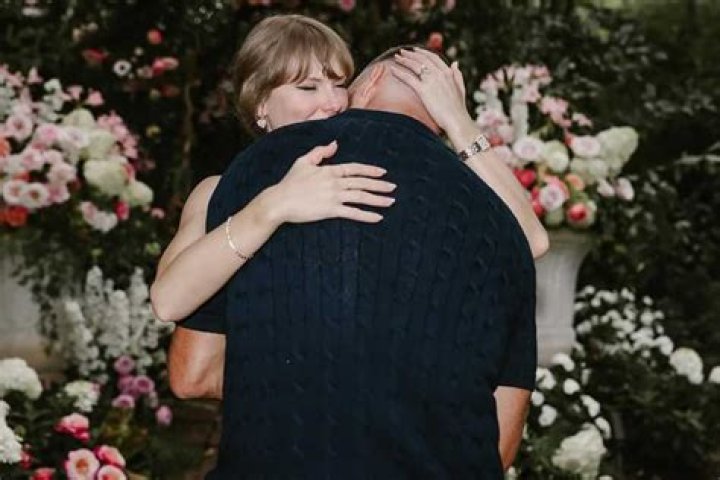 Find Out Today: Who's Taylor Swift Dating?