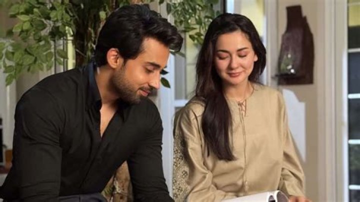 Hania Aamir's Stature: Unveiling Her Height In Feet
