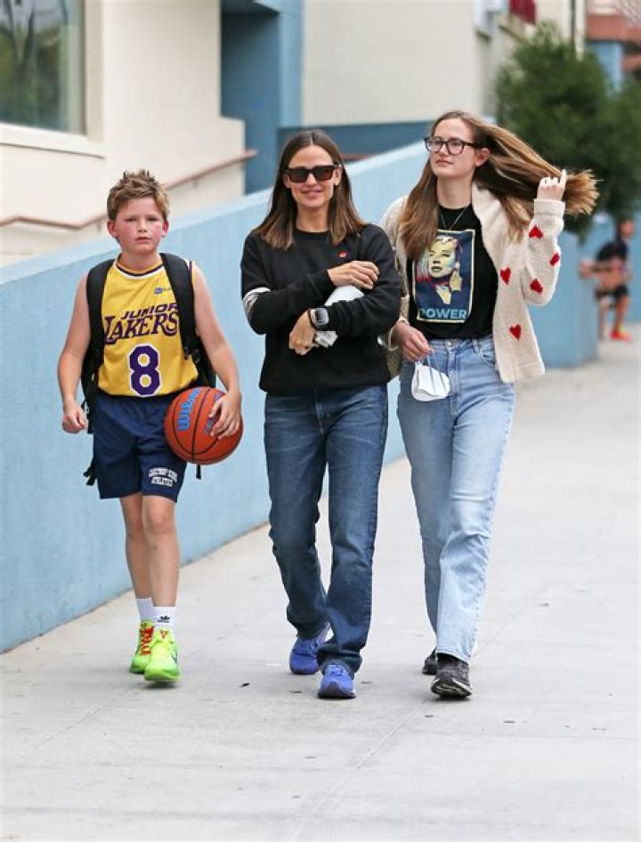 Jennifer Garner: Behind The Scenes Of Hollywood's Sweetheart