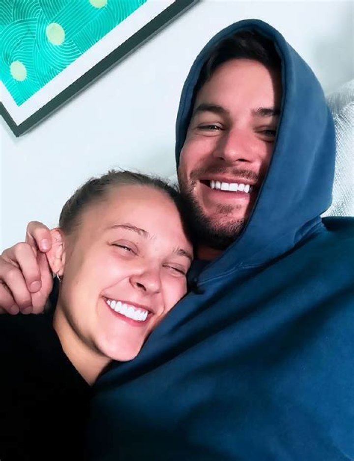 JoJo Siwa's Romantic Partner Revealed: Exploring Love And Relationships | Romance