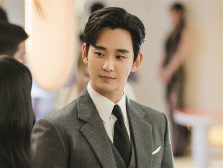 Kim Soo Hyun's Extraordinary Life: From Childhood To Stardom