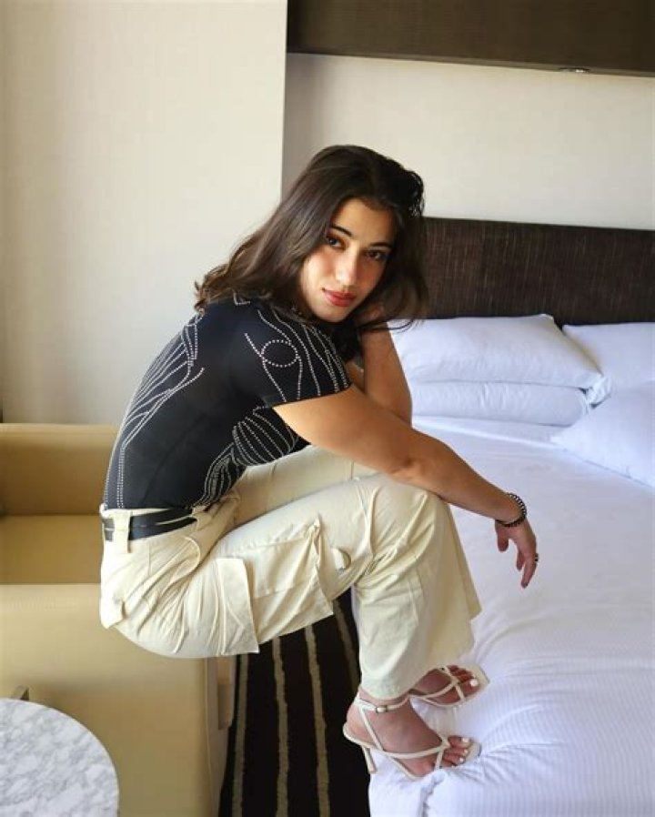 Sara Saffari's Age: Uncovering The Model's Youthful Allure