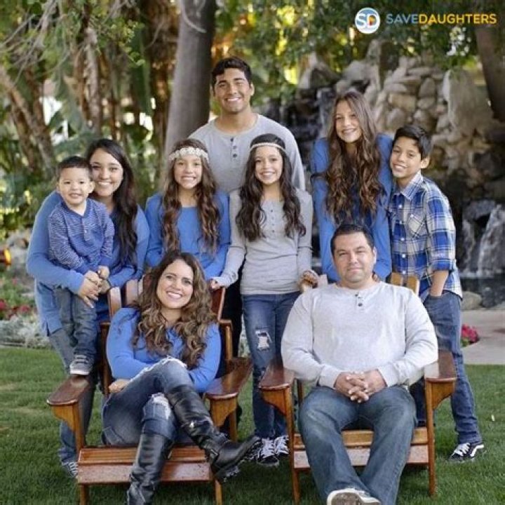 Who Is Jenna Ortega's Father? - A Guide To Her Family